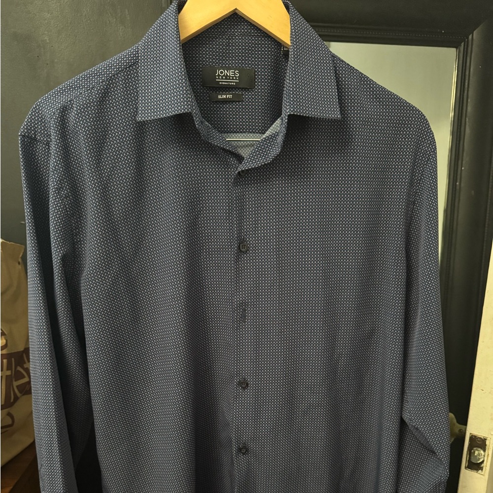 Jones New York Men’s Slim Fit Tech Dress Shirt
Medium 
15 / 15.5
32 / 33